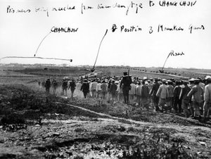 Chinese Gevangenen worden gemarcheerd vanuit Kuanchengtze, ca.1931
